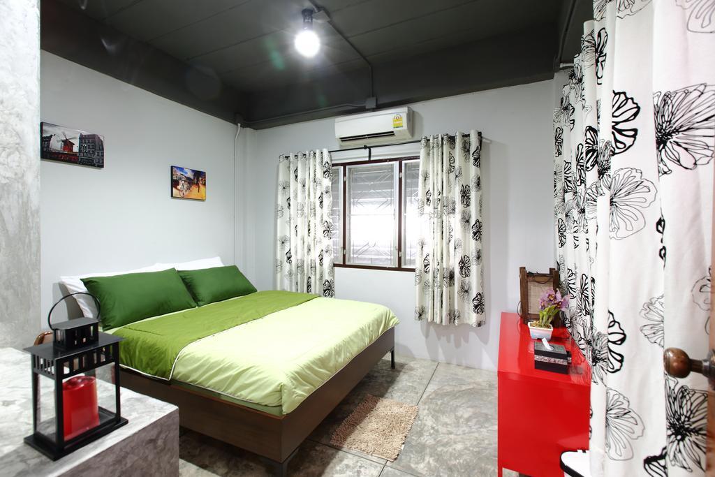 Mon Lodge & Yoga Donmueang Bangkok Rom bilde